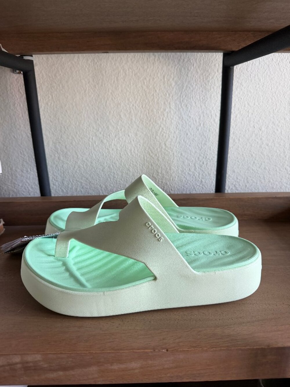 CROCS Getaway Toe Loop Platform Sandal in Jade Tint NEW Various Sizes - Picture 6 of 9